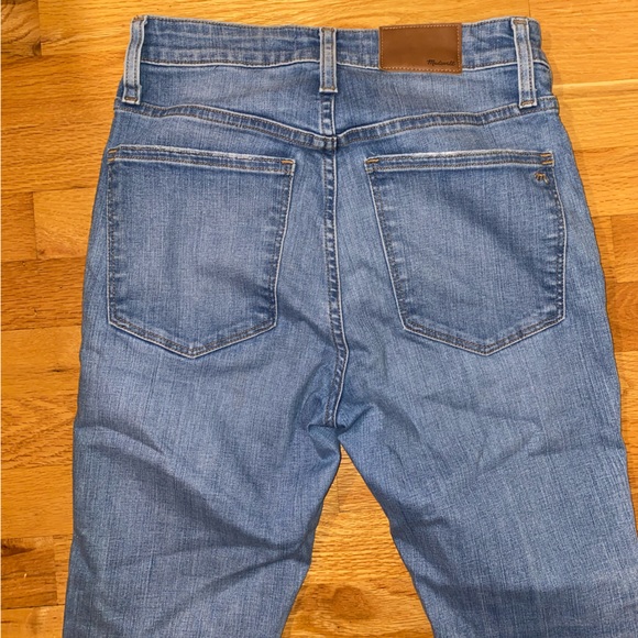 Madewell Curvy High Rise Skinny Jean Light Wash Distressed Hem Size 28 Short - Picture 5 of 7